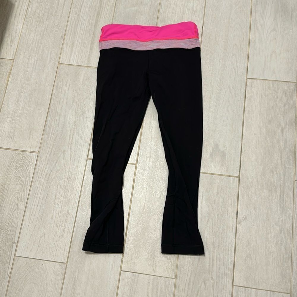 Lululemon 4 25” black/pink run inspire pants